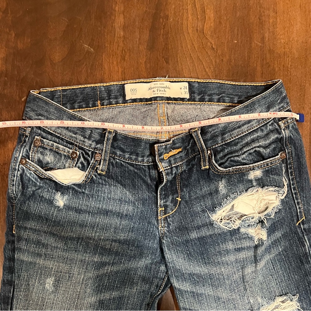 Abercrombie and Fitch Low-Rise Ripped Bootcut Jeans Woman’s Size 00 short